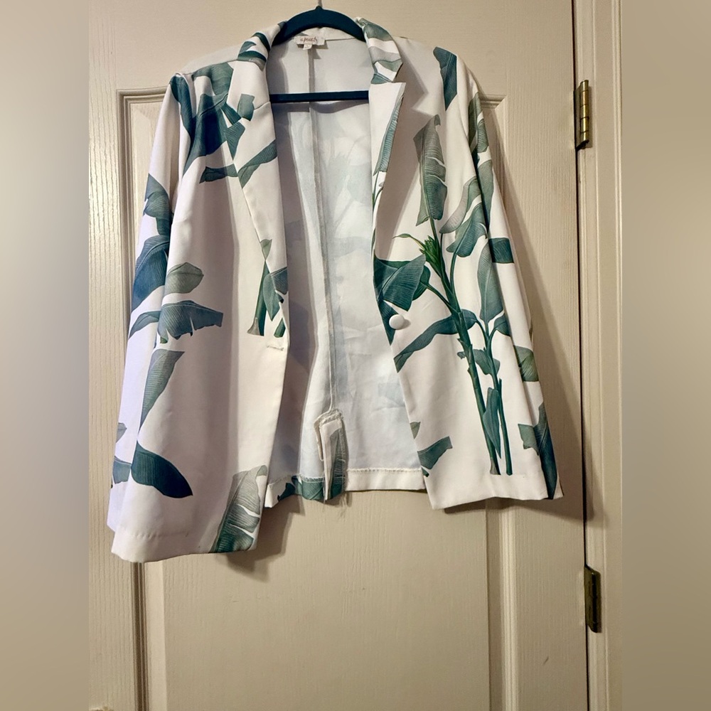 A-Peach Tropical Leaf Blazer & Pant Set | Size Large | White & Green